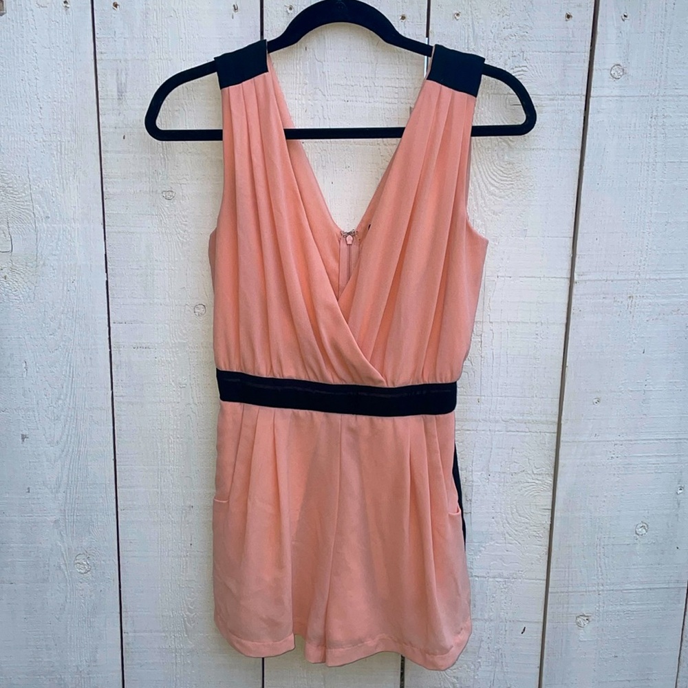 Forever 21 •  Romper, Super Cute & Fun To Wear! Size M • See Measurements⬆️